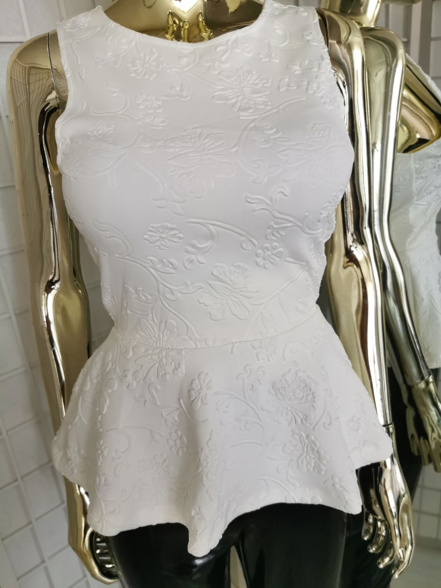 XS dydžio balta elegantiška palaidinė