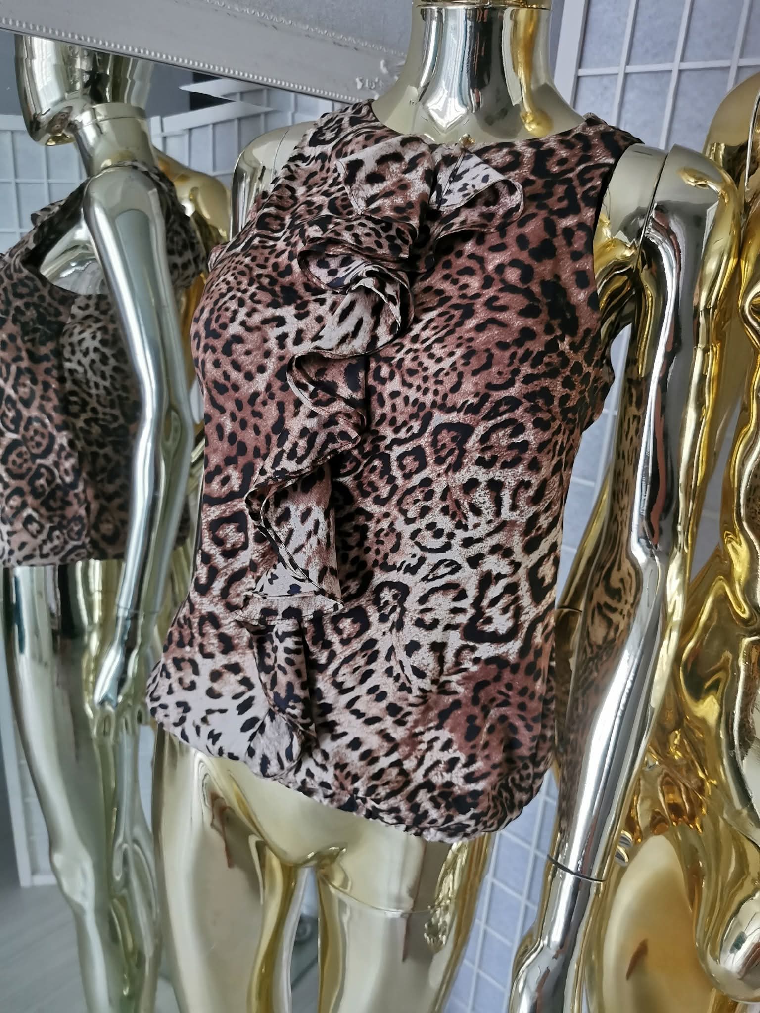 XS dydžio stilinga leopardo rašto palaidinė be rankovių
