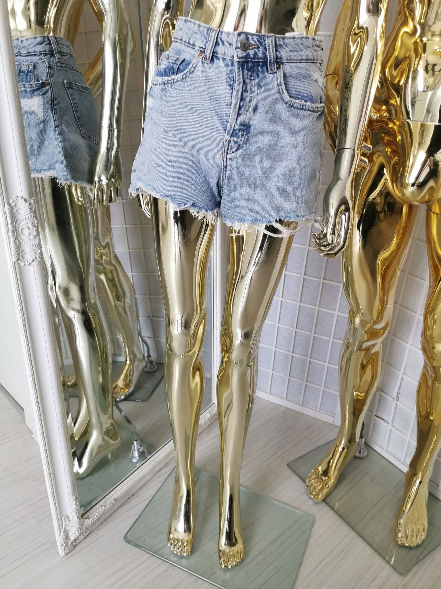 XS dydžio mėlyni džinsiniai plėšyti šortai